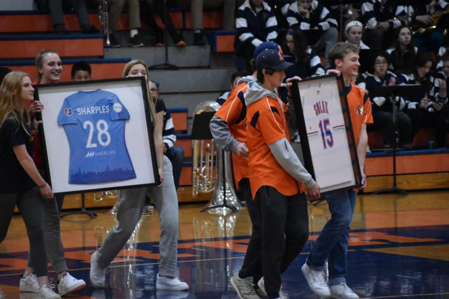 Pro-athlete alumni honored during basketball game