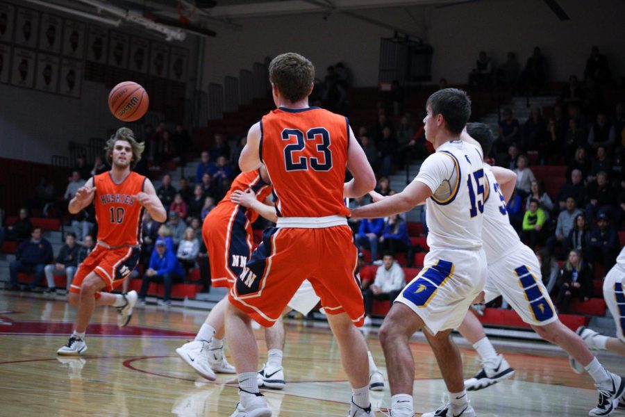 Huskies boys basketball advances in Regional Seminals with win against Wheaton North