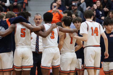 Boys Basketball defeats Naperville Central in highly anticipated Crosstown matchup