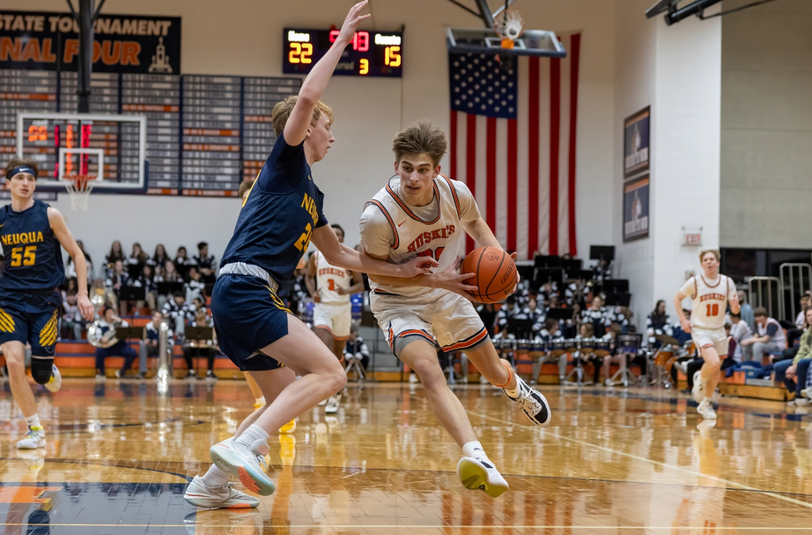 Boys basketball come up just short in a tight loss against Neuqua Valley