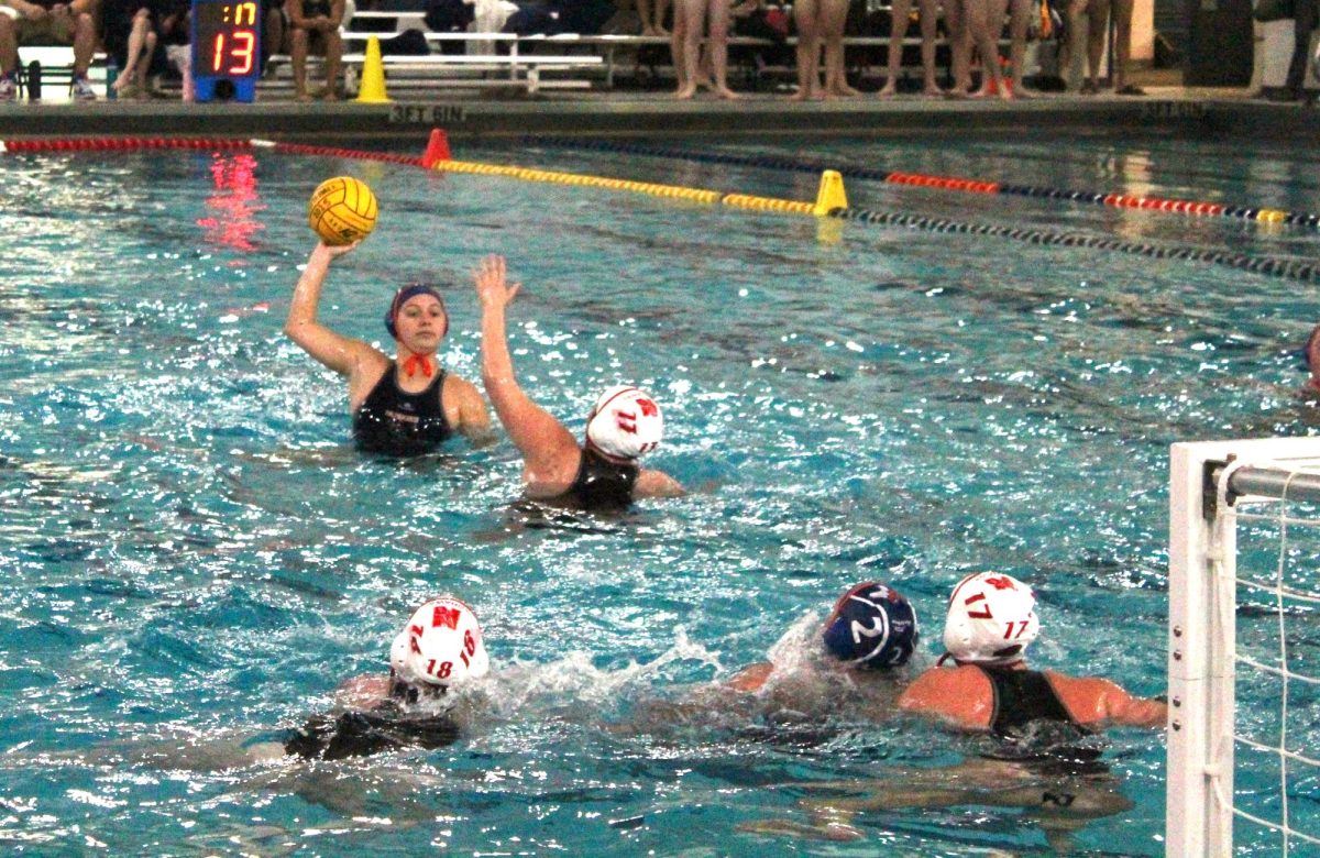 Gabby Bandera (5) looks to pass into set player Cate Czochara (2).